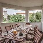 Semesterbostad Beach Front Home In Pula Pula