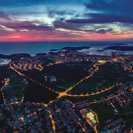 5 Bedroom Beautiful In