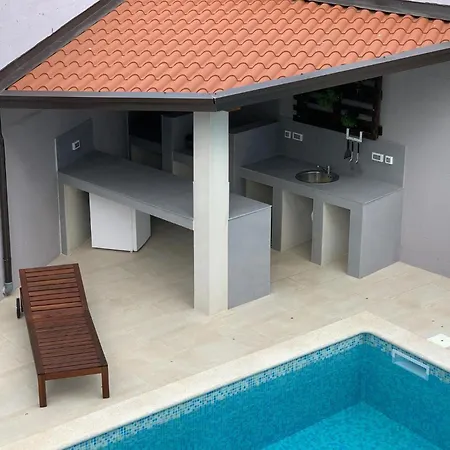 Hébergement de vacances 5 Bedroom Beautiful In