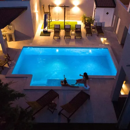 Hébergement de vacances 5 Bedroom Beautiful In