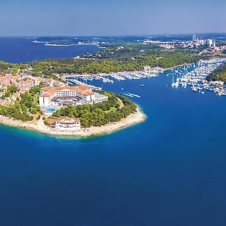 Holiday home 5 Bedroom Beautiful In