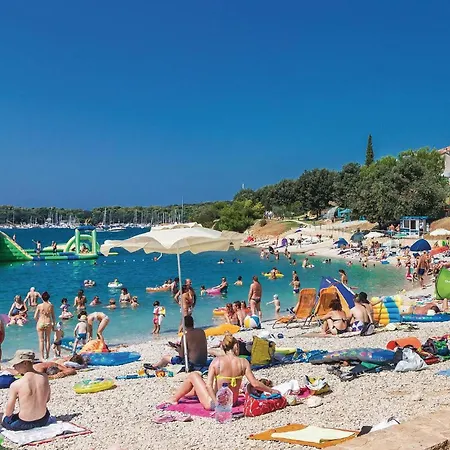 Holiday home 5 Bedroom Beautiful In Pula