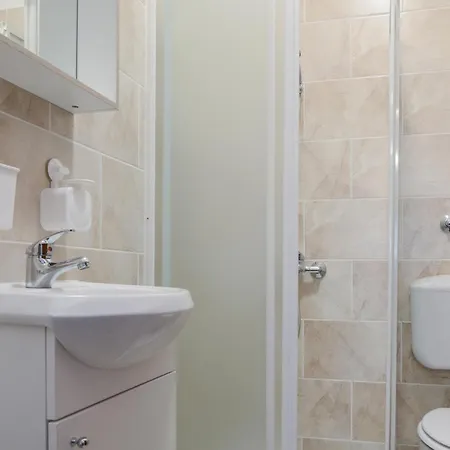 Semesterbostad 5 Bedroom Beautiful In Pula