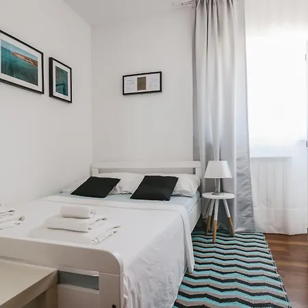 Beach Front Home In Pula Пула