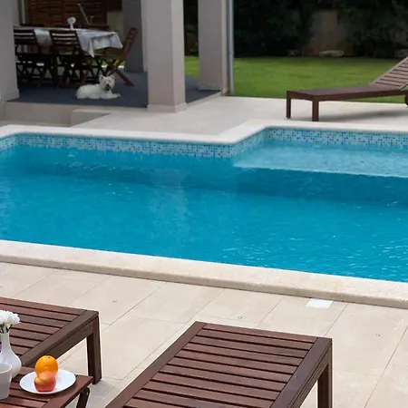 Holiday home 5 Bedroom Beautiful In