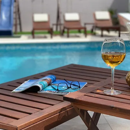 Semesterbostad 5 Bedroom Beautiful In Pula