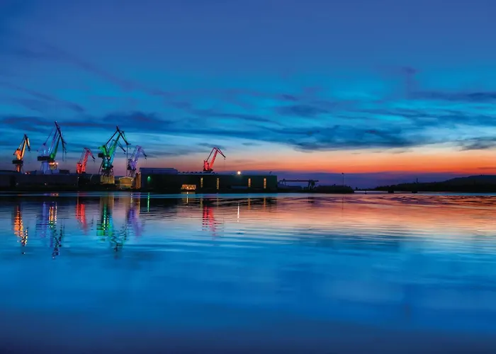 Nyaraló 5 Bedroom Beautiful In *
