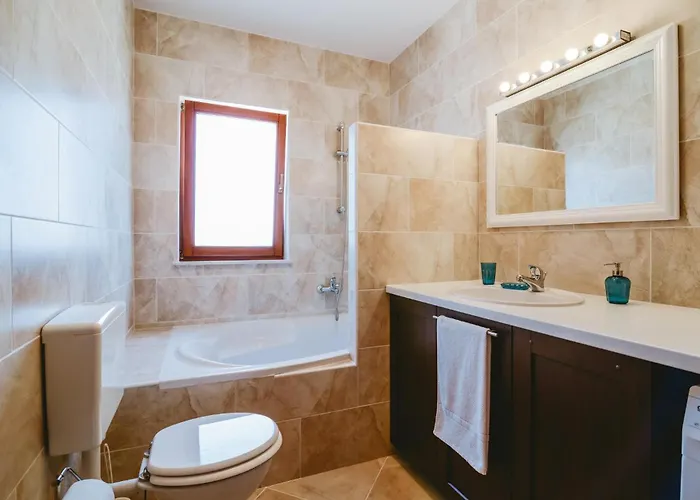 Holiday home 5 Bedroom Beautiful In *