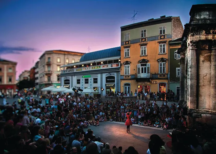 5 Bedroom Beautiful In Póla