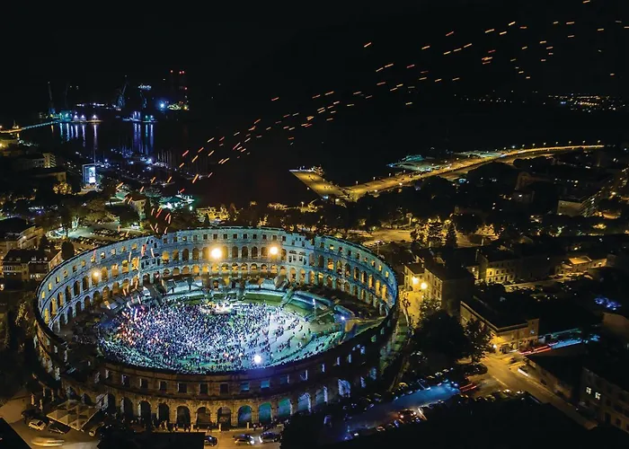 Nyaraló 5 Bedroom Beautiful In Póla