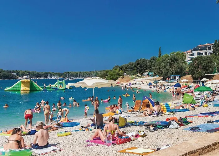 Holiday home 5 Bedroom Beautiful In Pula