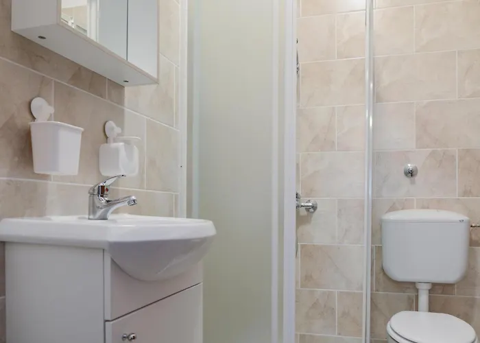 Holiday home 5 Bedroom Beautiful In Pula