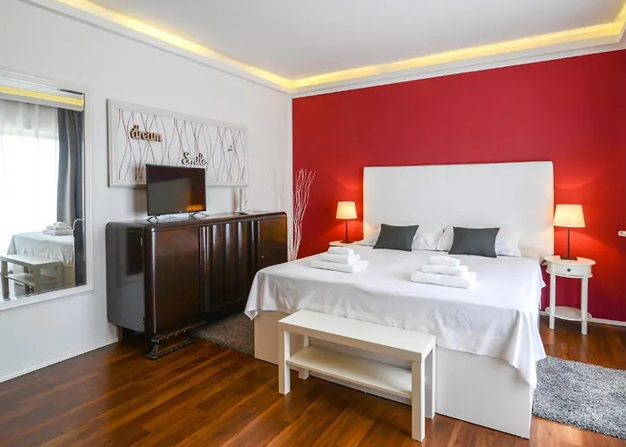 5 Bedroom Beautiful In