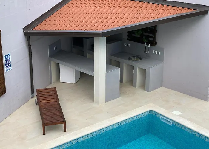 Nyaraló 5 Bedroom Beautiful In