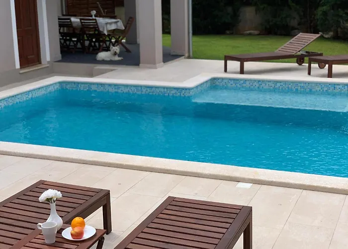 Holiday home 5 Bedroom Beautiful In