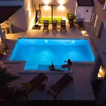 펜션 Beach Front Home In Pula