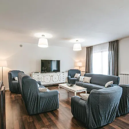 5 Bedroom Beautiful In Πούλα